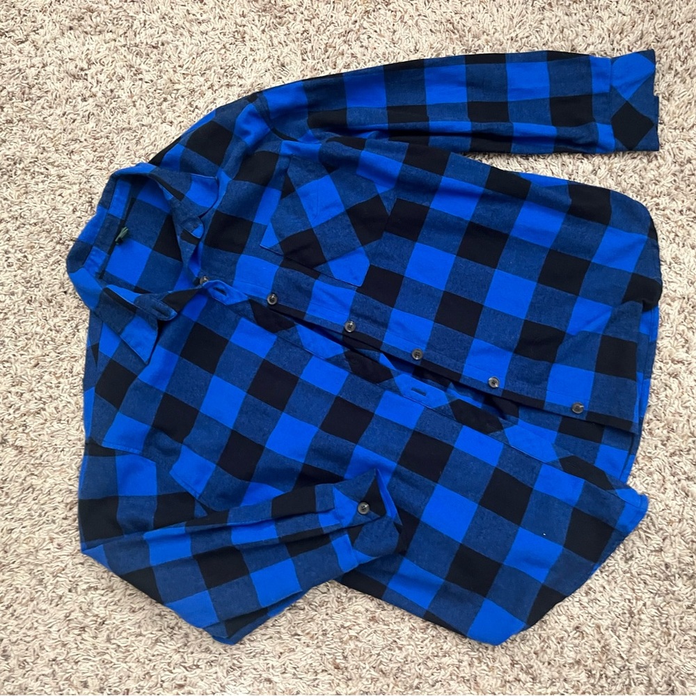 Size XL blue plaid button up